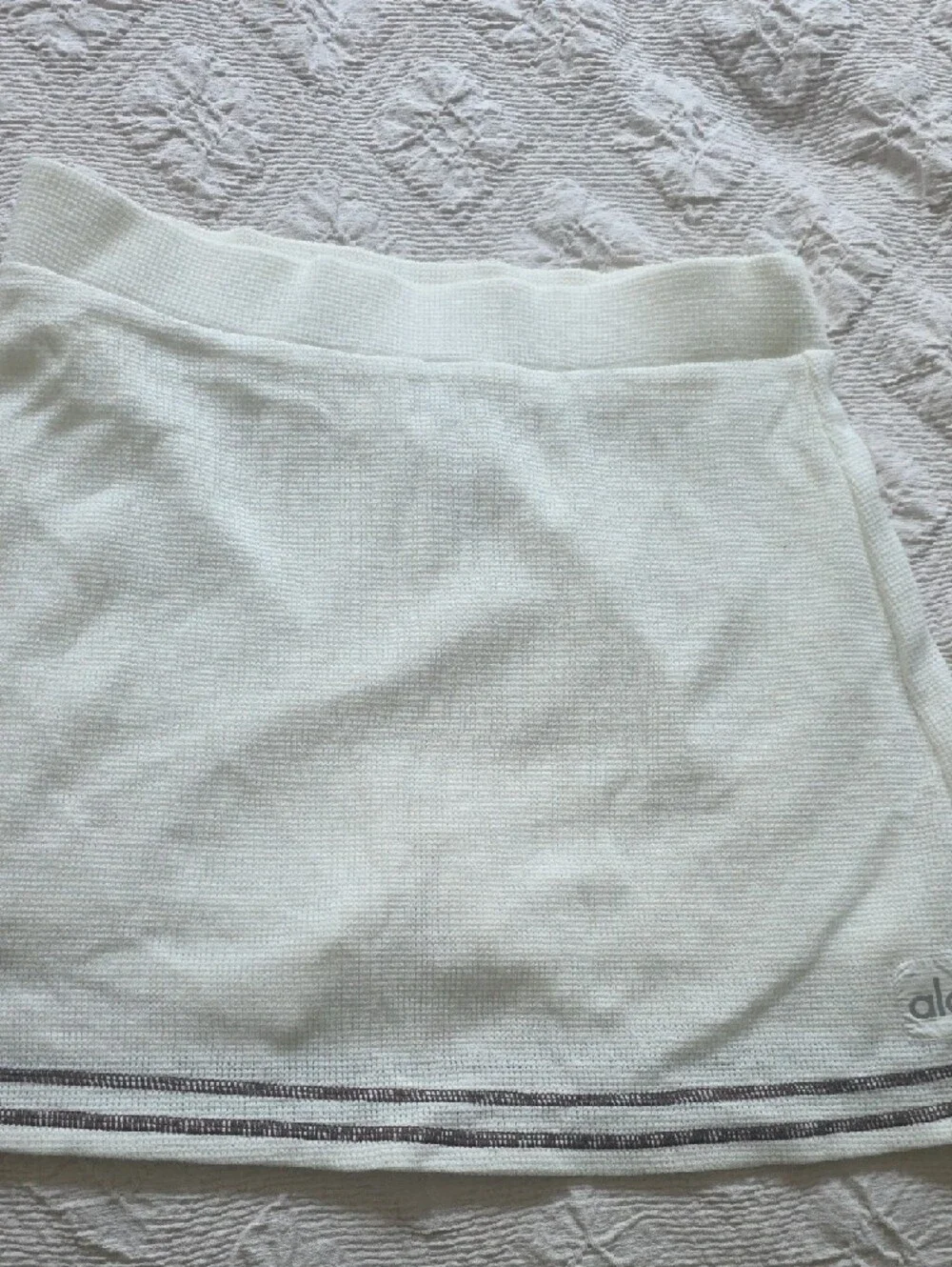 ALO Yoga Cream Sweater-Knit Mini Skirt with Contrast Trim